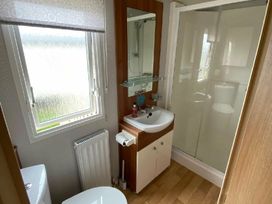 Cayton Bay Caravan Park - Holiday Accommodation 10385 - North Yorkshire (incl. Whitby) - 1184907 - thumbnail photo 11