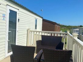 Cayton Bay Caravan Park - Holiday Accommodation 10385 - North Yorkshire (incl. Whitby) - 1184907 - thumbnail photo 12