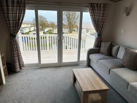 Devon Cliffs Holiday Park - Holiday Accommodation 10423 - Devon - 1184910 - thumbnail photo 2