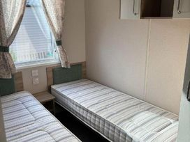 Devon Cliffs Holiday Park - Holiday Accommodation 10423 - Devon - 1184910 - thumbnail photo 6