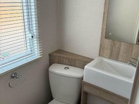 Devon Cliffs Holiday Park - Holiday Accommodation 10423 - Devon - 1184910 - thumbnail photo 8