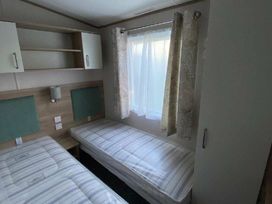Devon Cliffs Holiday Park - Holiday Accommodation 10423 - Devon - 1184910 - thumbnail photo 9