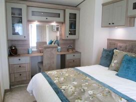 Devon Cliffs Holiday Park - Holiday Accommodation 10434 - Devon - 1184912 - thumbnail photo 7