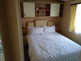 Ty Mawr Holiday Park - Holiday Accommodation 1059 - North Wales - 1184936 - thumbnail photo 5