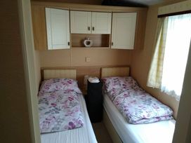 Ty Mawr Holiday Park - Holiday Accommodation 1059 - North Wales - 1184936 - thumbnail photo 6