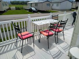 Ty Mawr Holiday Park - Holiday Accommodation 1059 - North Wales - 1184936 - thumbnail photo 8