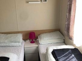 Beachside Holiday Park - Holiday Accommodation 10605 - Somerset & Wiltshire - 1184937 - thumbnail photo 8