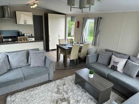 Church Farm Holiday Village - Holiday Accommodation 10617 - Hampshire - 1184938 - thumbnail photo 2