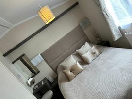 Church Farm Holiday Village - Holiday Accommodation 10617 - Hampshire - 1184938 - thumbnail photo 4