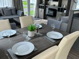 Church Farm Holiday Village - Holiday Accommodation 10617 - Hampshire - 1184938 - thumbnail photo 6