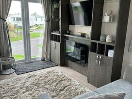 Church Farm Holiday Village - Holiday Accommodation 10617 - Hampshire - 1184938 - thumbnail photo 8