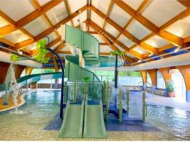 Hoburne Cotswolds - Holiday Accommodation 10633 - Somerset & Wiltshire - 1184942 - thumbnail photo 2