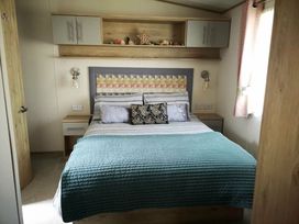 Hoburne Cotswolds - Holiday Accommodation 10633 - Somerset & Wiltshire - 1184942 - thumbnail photo 3