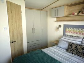 Hoburne Cotswolds - Holiday Accommodation 10633 - Somerset & Wiltshire - 1184942 - thumbnail photo 4