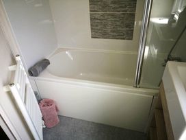 Hoburne Cotswolds - Holiday Accommodation 10633 - Somerset & Wiltshire - 1184942 - thumbnail photo 5