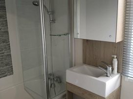 Hoburne Cotswolds - Holiday Accommodation 10633 - Somerset & Wiltshire - 1184942 - thumbnail photo 6