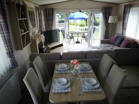 Hoburne Cotswolds - Holiday Accommodation 10633 - Somerset & Wiltshire - 1184942 - thumbnail photo 17