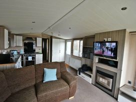 Hayling Island Holiday Park - Meadow Bay Villages - Holiday Accommodation 10645 - Hampshire - 1184947 - thumbnail photo 3