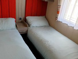 Hayling Island Holiday Park - Meadow Bay Villages - Holiday Accommodation 10645 - Hampshire - 1184947 - thumbnail photo 5