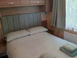 Hayling Island Holiday Park - Meadow Bay Villages - Holiday Accommodation 10645 - Hampshire - 1184947 - thumbnail photo 6