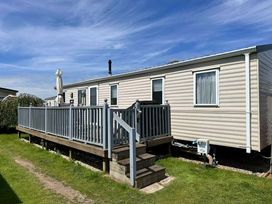 Pinewoods Holiday Park - Holiday Accommodation 10664 - Norfolk - 1184949 - thumbnail photo 1