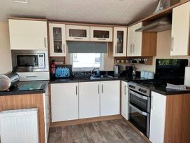 Pinewoods Holiday Park - Holiday Accommodation 10664 - Norfolk - 1184949 - thumbnail photo 2