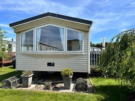 Pinewoods Holiday Park - Holiday Accommodation 10664 - Norfolk - 1184949 - thumbnail photo 12