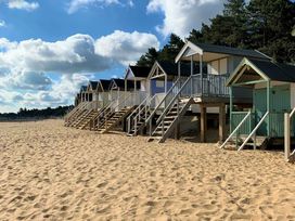 Pinewoods Holiday Park - Holiday Accommodation 10664 - Norfolk - 1184949 - thumbnail photo 15