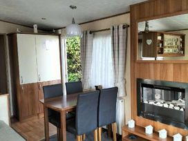 Primrose Valley Holiday Park - Holiday Accommodation 10727 - North Yorkshire (incl. Whitby) - 1184951 - thumbnail photo 9