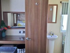 Primrose Valley Holiday Park - Holiday Accommodation 10727 - North Yorkshire (incl. Whitby) - 1184951 - thumbnail photo 15