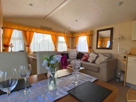 Primrose Valley Holiday Park - Holiday Accommodation 10752 - North Yorkshire (incl. Whitby) - 1184956 - thumbnail photo 10