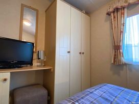 Primrose Valley Holiday Park - Holiday Accommodation 10752 - North Yorkshire (incl. Whitby) - 1184956 - thumbnail photo 12