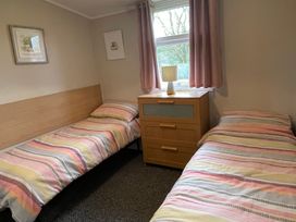 A bedroom with two single beds and a chest of drawers at Hoburne Cotswolds - Holiday Accommodation 10757 Cirencester