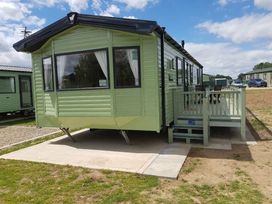 Herons Mead Caravan Park - Holiday Accommodation 10844 - Lincolnshire - 1184973 - thumbnail photo 9