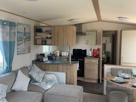 Cayton Bay Caravan Park - Holiday Accommodation 10845 - North Yorkshire (incl. Whitby) - 1184974 - thumbnail photo 4