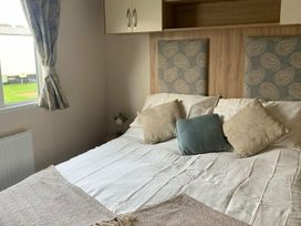 Cayton Bay Caravan Park - Holiday Accommodation 10845 - North Yorkshire (incl. Whitby) - 1184974 - thumbnail photo 6