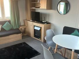 Primrose Valley Holiday Park - Holiday Accommodation 11052 - North Yorkshire (incl. Whitby) - 1184996 - thumbnail photo 12