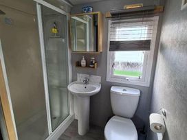 Devon Cliffs Holiday Park - Holiday Accommodation 11126 - Devon - 1185006 - thumbnail photo 9