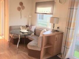 Happy Days Caravan Park - Holiday Accommodation 11127 - North Wales - 1185007 - thumbnail photo 3