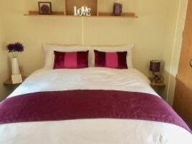 Happy Days Caravan Park - Holiday Accommodation 11127 - North Wales - 1185007 - thumbnail photo 5