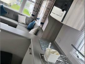 Trecco Bay - Holiday Accommodation 11217 - Somerset & Wiltshire - 1185023 - thumbnail photo 2