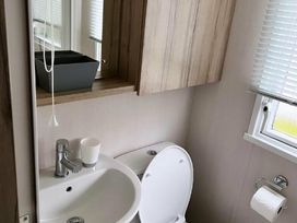 Trecco Bay - Holiday Accommodation 11217 - Somerset & Wiltshire - 1185023 - thumbnail photo 4