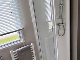 Trecco Bay - Holiday Accommodation 11217 - Somerset & Wiltshire - 1185023 - thumbnail photo 5