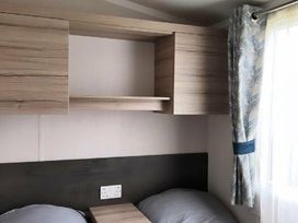 Trecco Bay - Holiday Accommodation 11217 - Somerset & Wiltshire - 1185023 - thumbnail photo 7