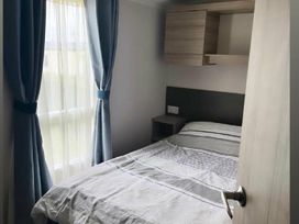 Trecco Bay - Holiday Accommodation 11217 - Somerset & Wiltshire - 1185023 - thumbnail photo 9