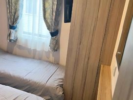 Trecco Bay - Holiday Accommodation 11217 - Somerset & Wiltshire - 1185023 - thumbnail photo 11