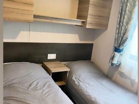 Trecco Bay - Holiday Accommodation 11217 - Somerset & Wiltshire - 1185023 - thumbnail photo 10