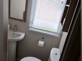Trecco Bay - Holiday Accommodation 11217 - Somerset & Wiltshire - 1185023 - thumbnail photo 12