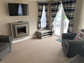 Naze Marine Holiday Park - Holiday Accommodation 11257 - Suffolk & Essex - 1185031 - thumbnail photo 10