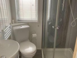 Naze Marine Holiday Park - Holiday Accommodation 11257 - Suffolk & Essex - 1185031 - thumbnail photo 16